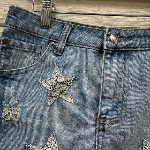 Vintage Havana Star Patch Denim Shorts Size 27 - Picture 3 of 6